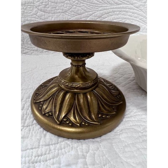 Hyalyn white ceramic compote and stand - Picture 6 of 8